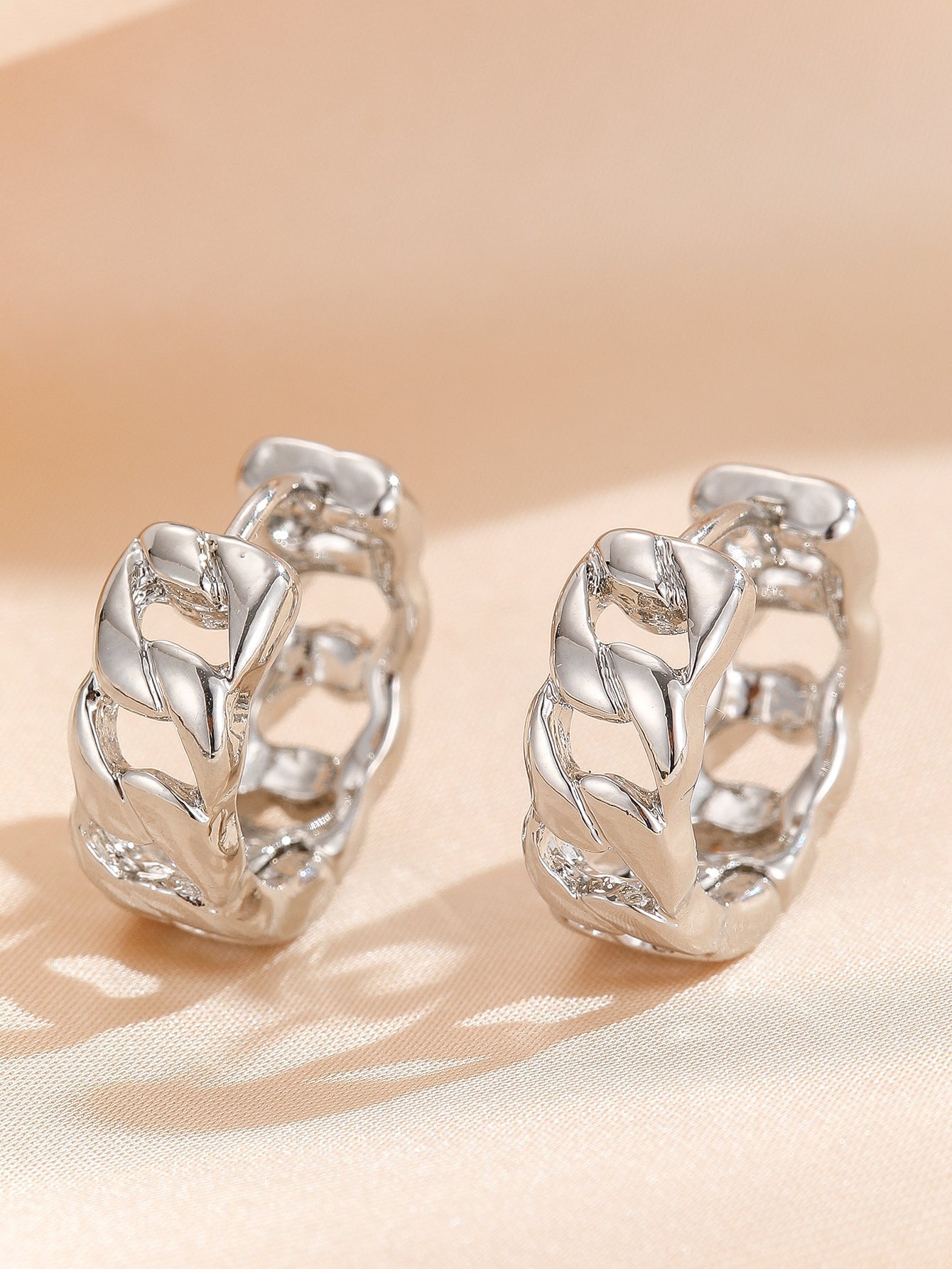 Metal Chain Hollow Geometric Elliptical Earrings