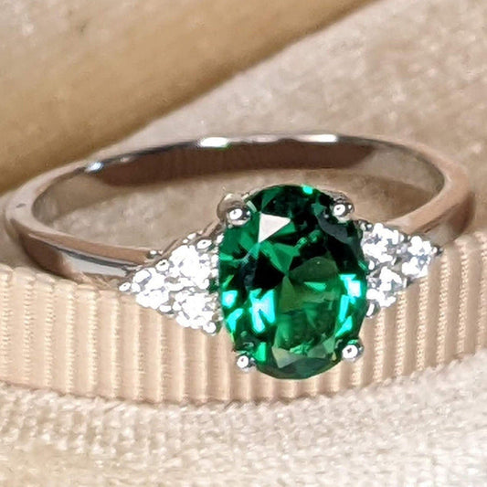 Fashionable Womens Ring With Oval Zircon